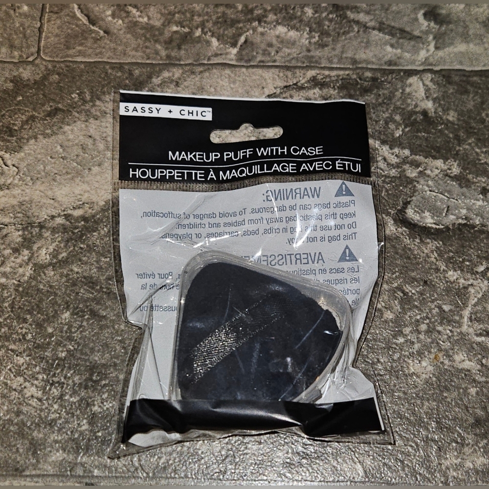 Sassy + Chic Black Makeup Puff with Case BNIB